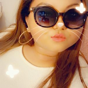 Meet your Posher, Devina